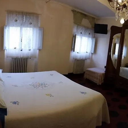 ゲストハウス Sara *