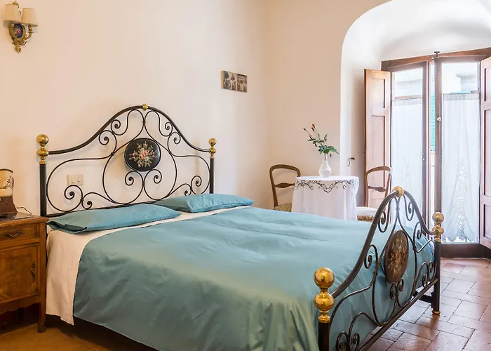 Sara 圣塞波尔克罗