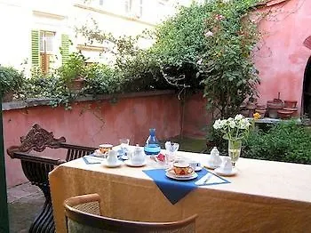 Sara 圣塞波尔克罗